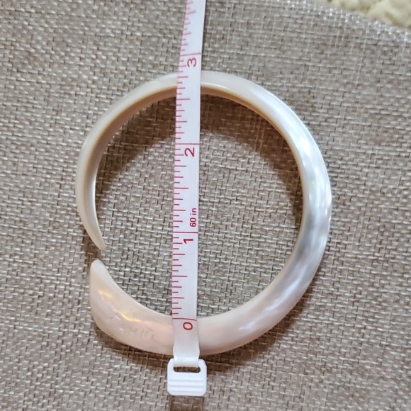 Genuine Mother of Pearl Bracelet - Picture 5 of 6